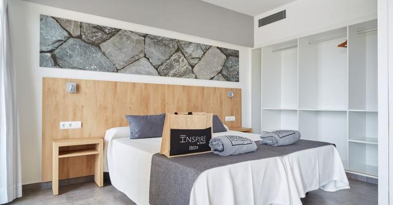 Celebra la primavera con nosotros Invisa Aparthotel Casa Luis**** Santa Eulalia Celebra la primavera con nosotros Invisa Aparthotel Casa Luis**** Santa Eulalia