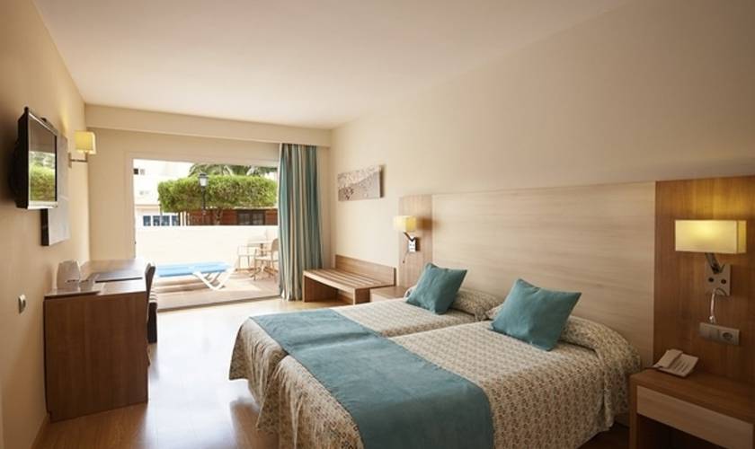 Junior suite Invisa Hotel Club Cala Blanca Es Figueral Beach