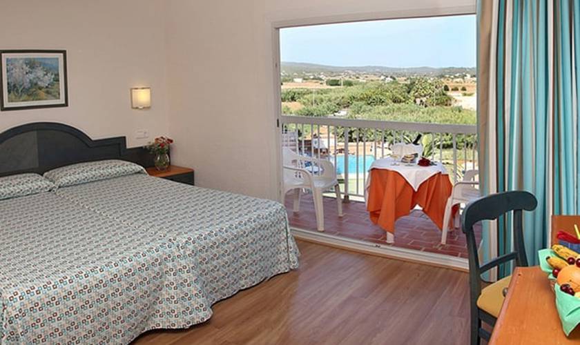 Chambres doubles avec vue sur la piscine Invisa Hotel Es Pla San Antonio