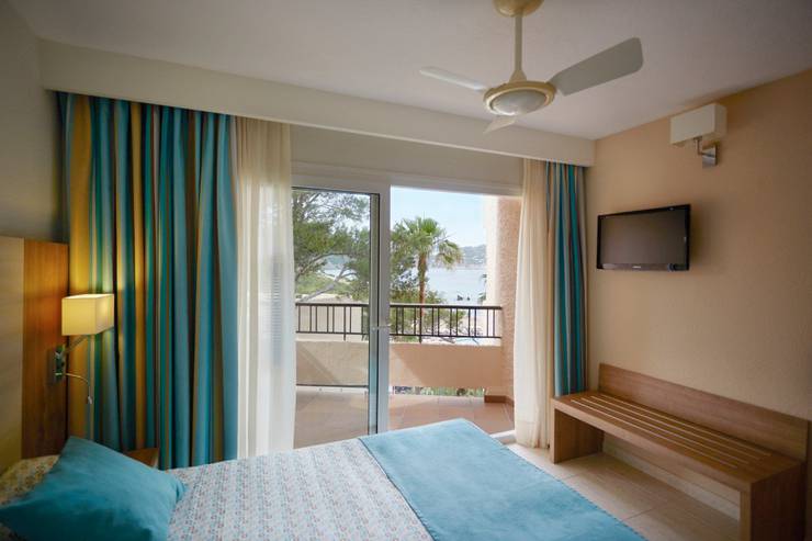 Junior suite avec vue sur la mer Invisa Hotel Club Cala Blanca Plage Es Figueral
