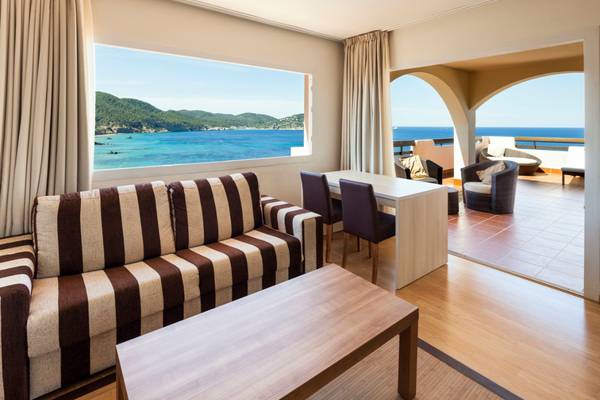 Große Panorama Junior Suite Invisa Hotel Club Cala Verde auf Es Figueral Beach