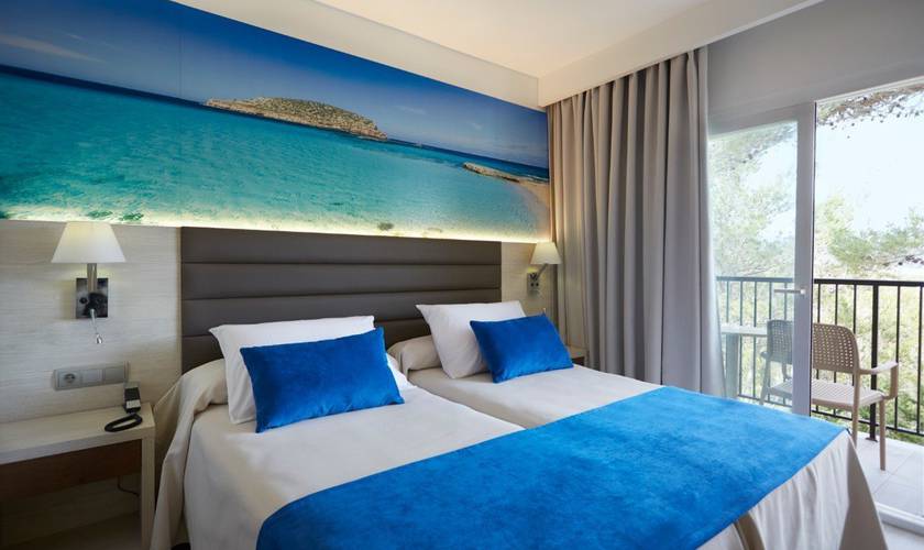 Doble superior vista mar Invisa Hotel Club Cala Verde Playa Es Figueral