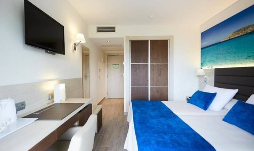 Superior double Invisa Hotel Club Cala Blanca Es Figueral Beach Superior double Invisa Hotel Club Cala Blanca Es Figueral Beach