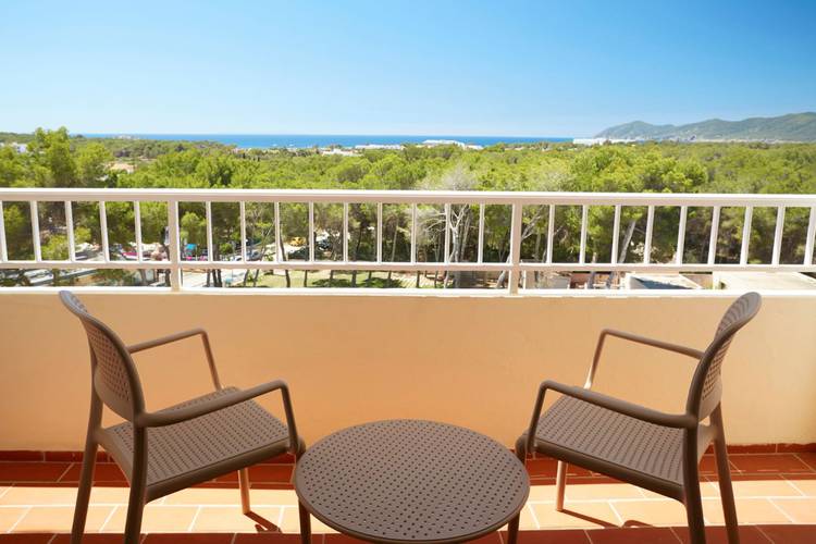 Doble superior vista mar Invisa Hotel Ereso Playa Es Canar