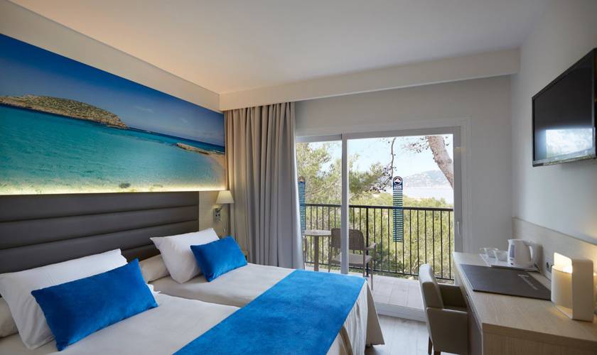 Superior double Invisa Hotel Club Cala Blanca Es Figueral Beach Superior double Invisa Hotel Club Cala Blanca Es Figueral Beach