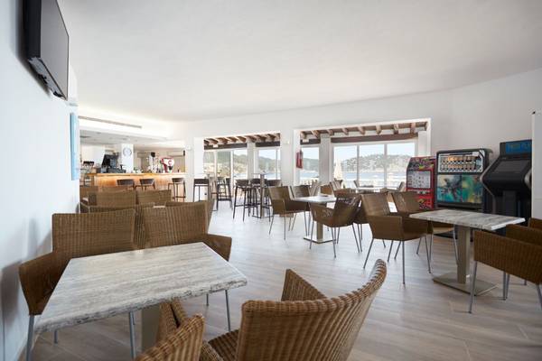 Bar invisa hotel club cala verde es figueral beach Bar invisa hotel club cala verde es figueral beach