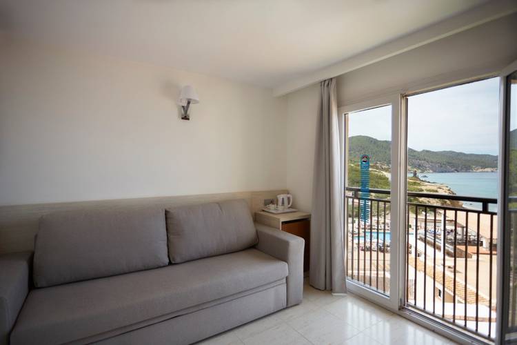 Gran family premium Invisa Hotel Club Cala Blanca Playa Es Figueral Gran family premium Invisa Hotel Club Cala Blanca Playa Es Figueral
