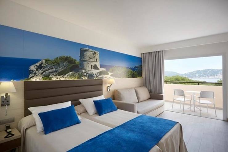 Premium superior vista mar Invisa Hotel Club Cala Blanca Playa Es Figueral