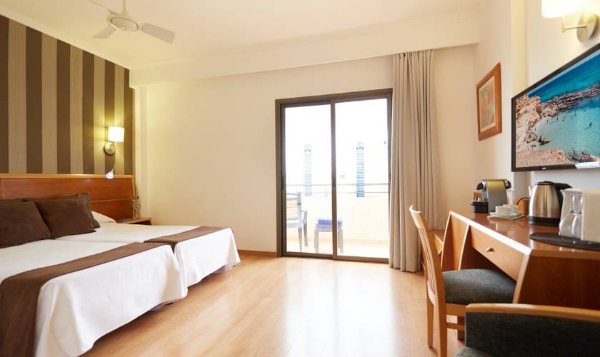 Double supérieure Invisa Hotel La Cala Santa Eulalia Double supérieure Invisa Hotel La Cala Santa Eulalia