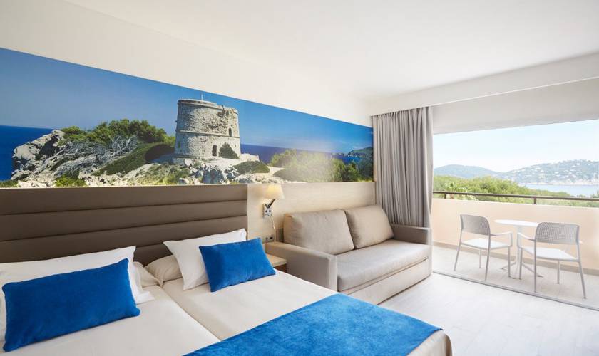 Premium superior vista mar Invisa Hotel Club Cala Blanca Playa Es Figueral