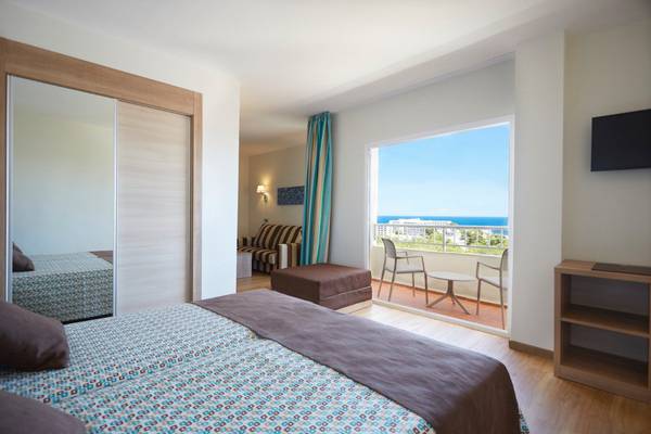 Premium-familienzimmer Mit Poolblick Invisa Hotel Ereso auf Es Canar Beach