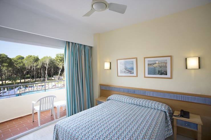 Standard pool view 2+1 Invisa Hotel Ereso Es Canar Beach