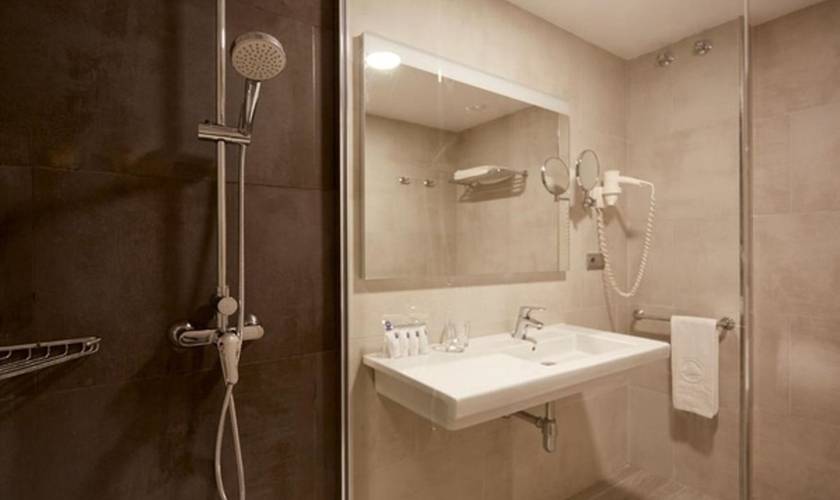 Premium-doppelzimmer mit meerblick Invisa Hotel Club Cala Blanca Es Figueral Beach Premium-doppelzimmer mit meerblick Invisa Hotel Club Cala Blanca Es Figueral Beach