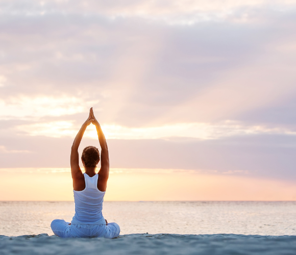 YogaFit Ibiza 2025 : une retraite de yoga unique en bord de mer Invisa Hôtels YogaFit Ibiza 2025 : une retraite de yoga unique en bord de mer Invisa Hôtels