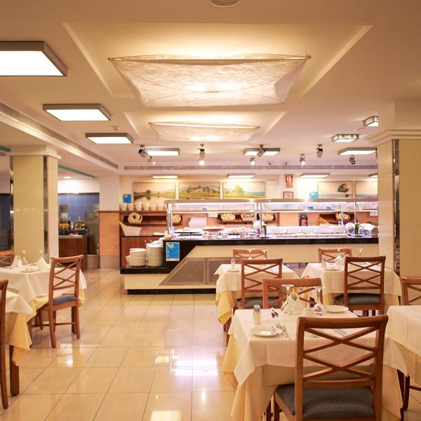 Nationale und internationale Küche Invisa Hotel La Cala**** Santa Eulalia Nationale und internationale Küche Invisa Hotel La Cala**** Santa Eulalia