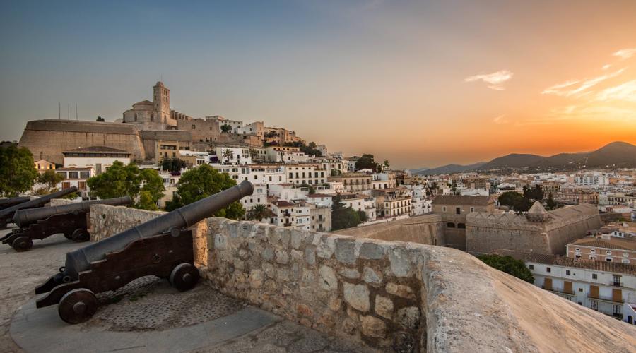Top free walking tours in Ibiza: uncover its history and secrets Invisa Hotels Top free walking tours in Ibiza: uncover its history and secrets Invisa Hotels