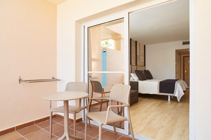 Iconic Invisa Hotel Club Cala Blanca*** Playa Es Figueral Iconic Invisa Hotel Club Cala Blanca*** Playa Es Figueral