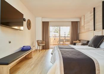 Iconic Invisa Hotel Club Cala Blanca*** Es Figueral Beach Iconic Invisa Hotel Club Cala Blanca*** Es Figueral Beach