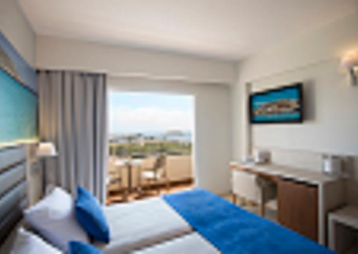 Superior 2+1 Invisa Hotel Ereso*** Playa Es Canar Superior 2+1 Invisa Hotel Ereso*** Playa Es Canar