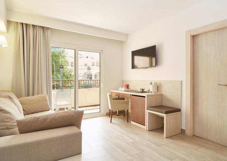 Inspire Junior Suite vista mare Invisa Hotel Club Cala Blanca*** Playa Es Figueral Inspire Junior Suite vista mare Invisa Hotel Club Cala Blanca*** Playa Es Figueral