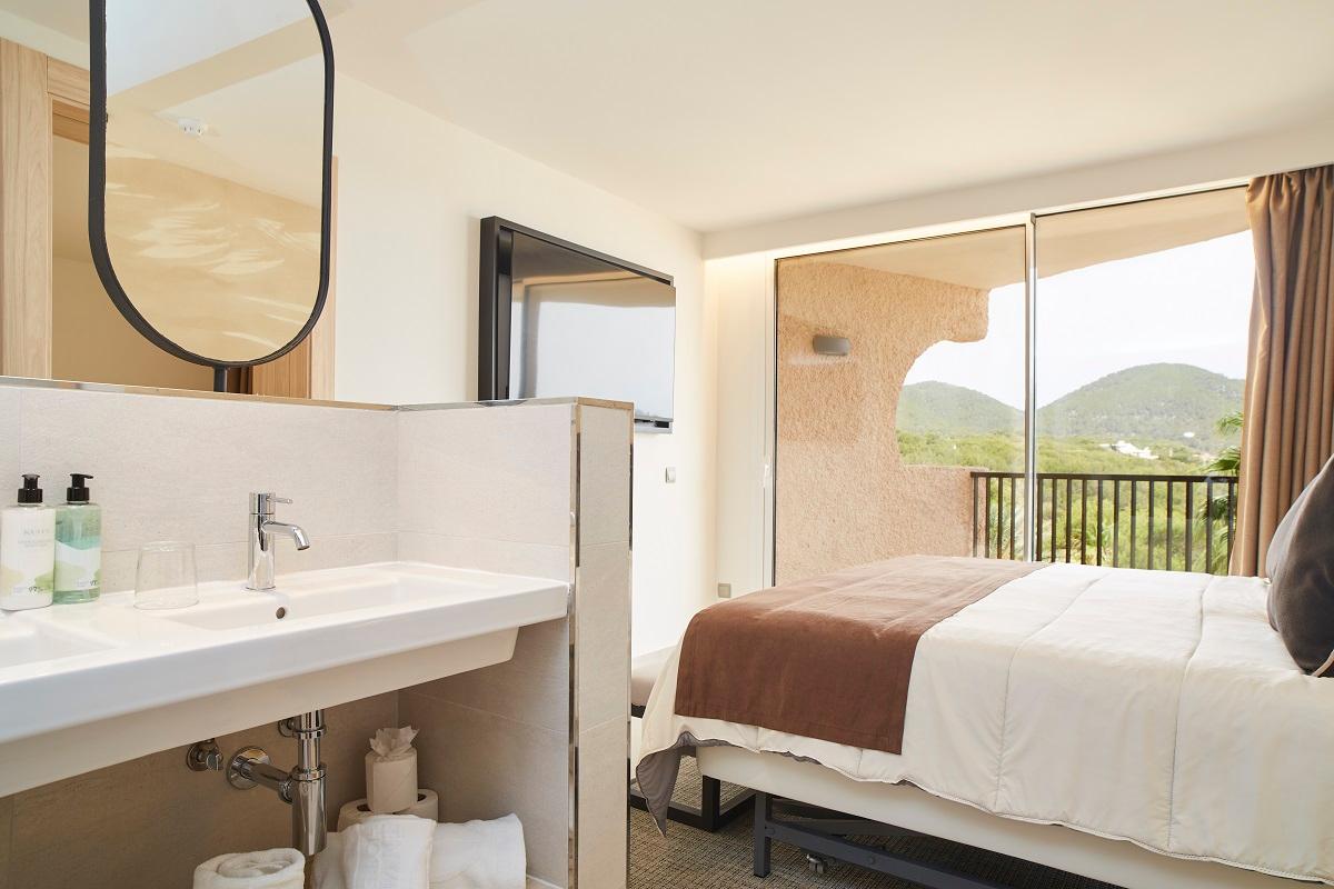 Inspire Junior Suite sea view Invisa Hotel Club Cala Blanca*** Es Figueral Beach Inspire Junior Suite sea view Invisa Hotel Club Cala Blanca*** Es Figueral Beach