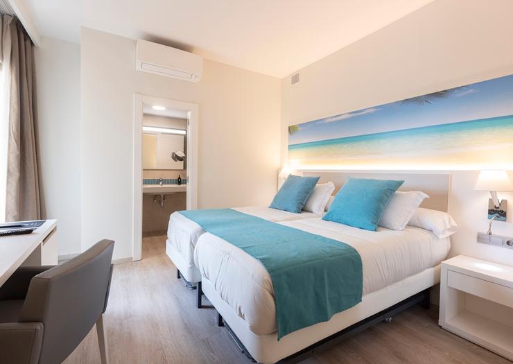 Premium Superior Vista Piscina Invisa Hotel Es Pla - Adults Only **** San Antonio Premium Superior Vista Piscina Invisa Hotel Es Pla - Adults Only **** San Antonio