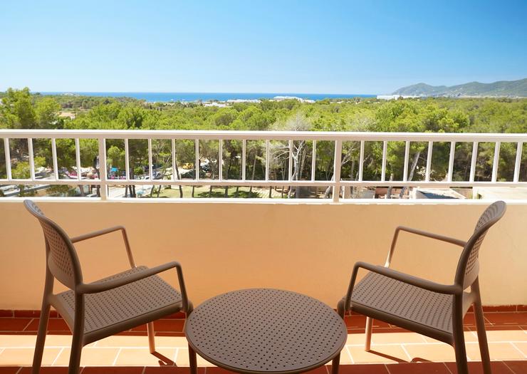 Superior vista mar 2+1 Invisa Hotel Ereso*** Playa Es Canar Superior vista mar 2+1 Invisa Hotel Ereso*** Playa Es Canar