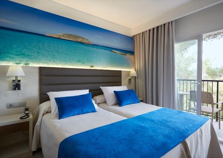 Doppia Superior vista mare Invisa Hotel Club Cala Blanca*** Playa Es Figueral Doppia Superior vista mare Invisa Hotel Club Cala Blanca*** Playa Es Figueral