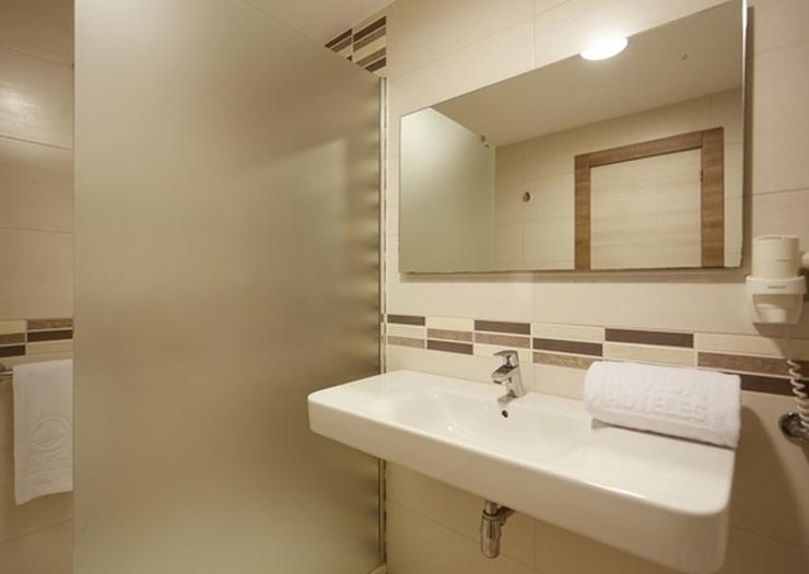 Junior Suite Invisa Hotel Club Cala Blanca*** Playa Es Figueral Junior Suite Invisa Hotel Club Cala Blanca*** Playa Es Figueral