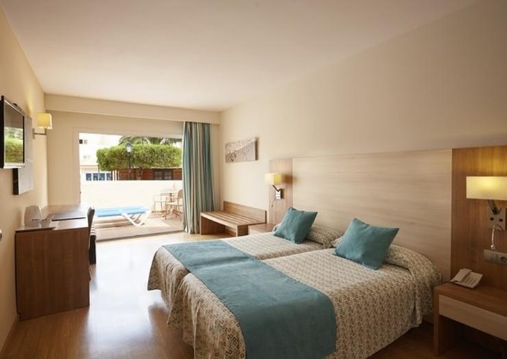 Junior Suite Invisa Hotel Club Cala Blanca*** Playa Es Figueral Junior Suite Invisa Hotel Club Cala Blanca*** Playa Es Figueral