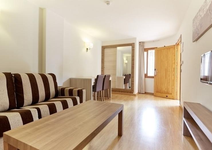 Junior Suite Invisa Hotel Club Cala Blanca*** Playa Es Figueral Junior Suite Invisa Hotel Club Cala Blanca*** Playa Es Figueral