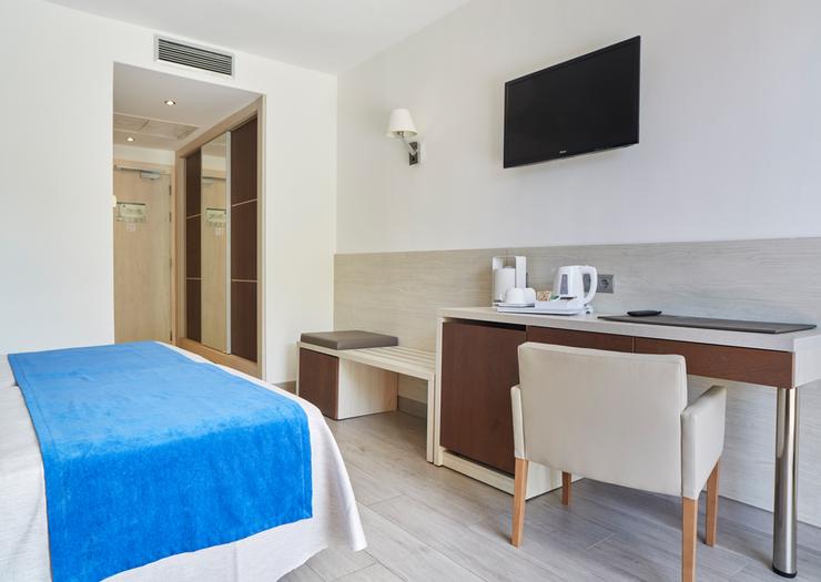 Premium Superior Invisa Hotel Club Cala Verde**** Playa Es Figueral Premium Superior Invisa Hotel Club Cala Verde**** Playa Es Figueral