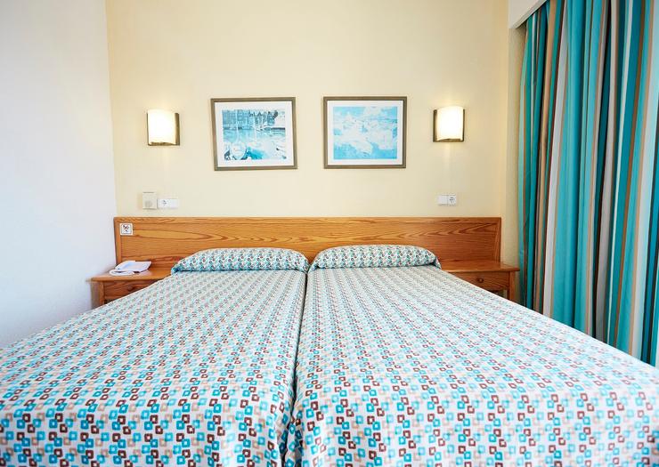 Estándar vista piscina 2+1 Invisa Hotel Ereso*** Playa Es Canar Estándar vista piscina 2+1 Invisa Hotel Ereso*** Playa Es Canar