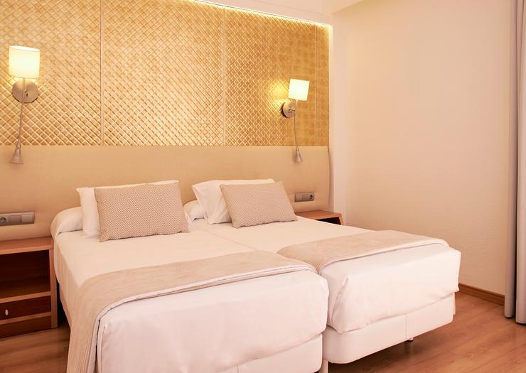 Doble Superior Vista Piscina Invisa Hotel La Cala**** Santa Eulalia Doble Superior Vista Piscina Invisa Hotel La Cala**** Santa Eulalia