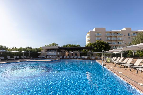 Outdoors Invisa Hotel Es Pla - Adults Only **** en San Antonio Outdoors Invisa Hotel Es Pla - Adults Only **** en San Antonio