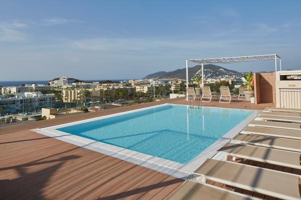 Swimming pool Invisa Hotel Casa Luis**** en Santa Eulalia Swimming pool Invisa Hotel Casa Luis**** en Santa Eulalia