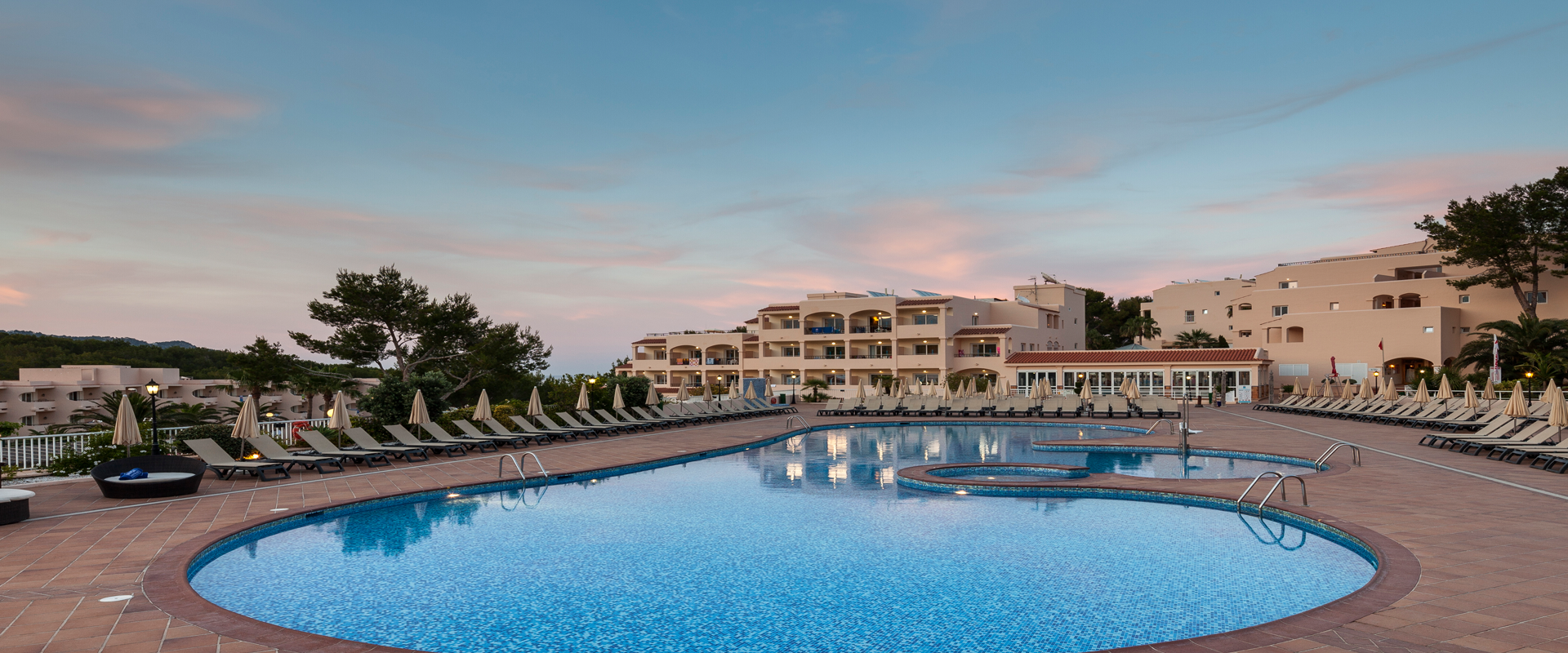  Invisa Hotel Club Cala Blanca**** Playa Es Figueral
